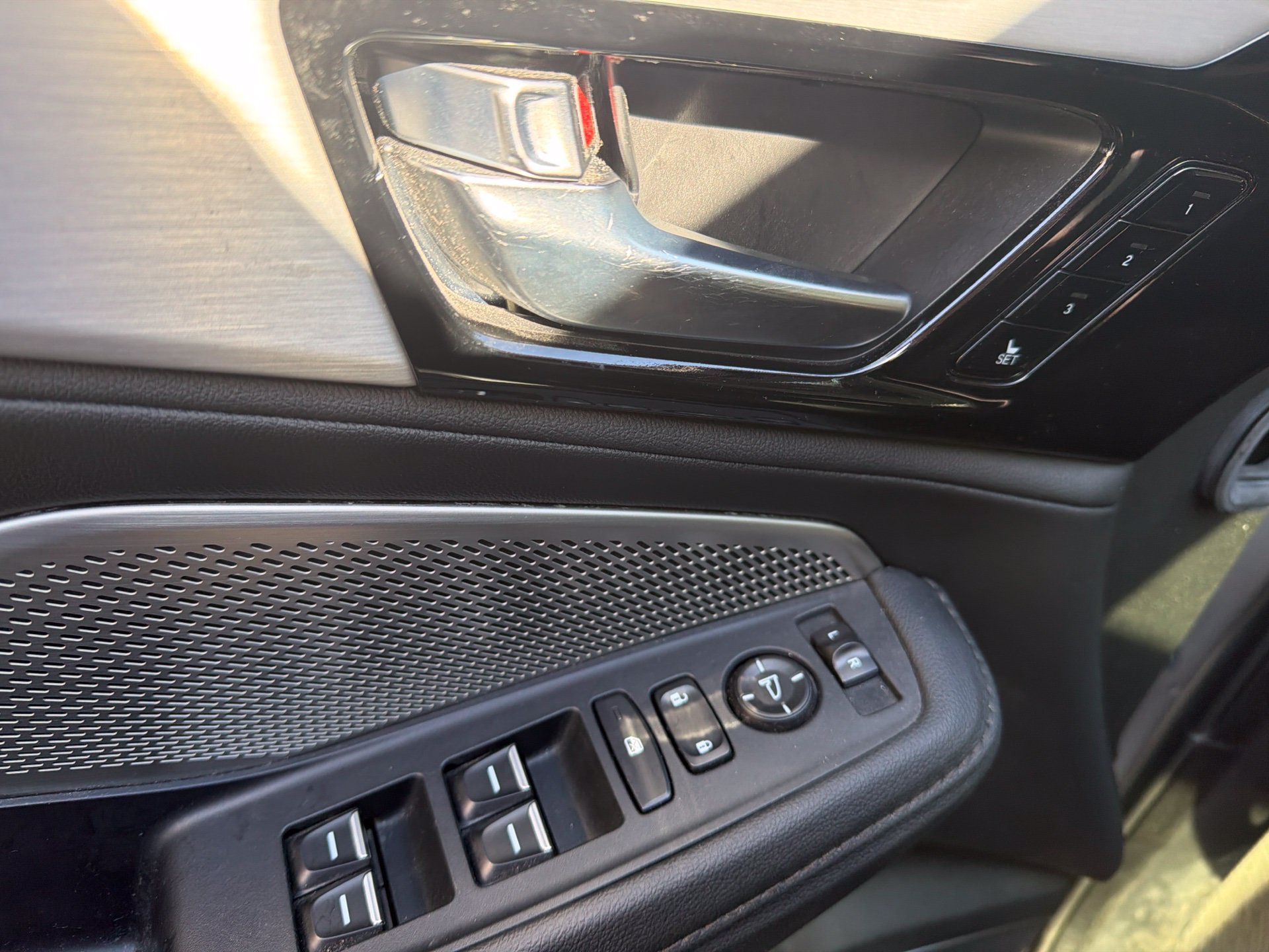 Used 2024 Acura MDX SH-AWD image 16