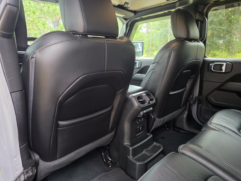 Used 2022 Jeep Wrangler Unlimited Sahara w/ Cold Weather Group AWD/4WD image 18