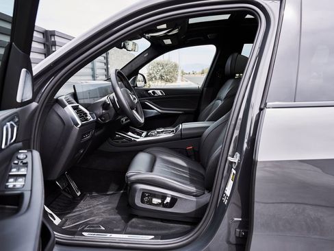 Used 2026 BMW X7 M60i AWD/4WD image 32