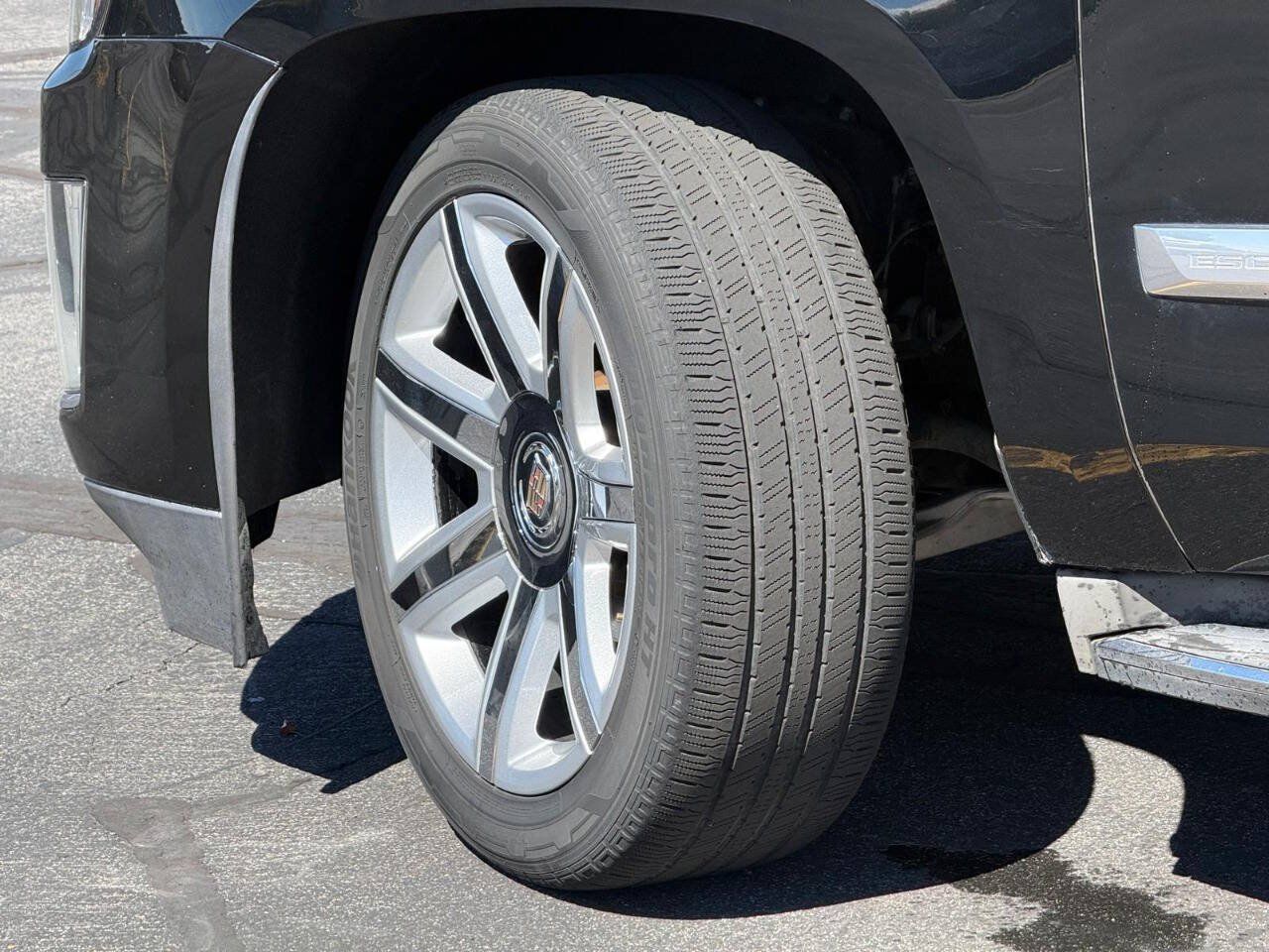 Used 2015 Cadillac Escalade Luxury AWD/4WD image 19