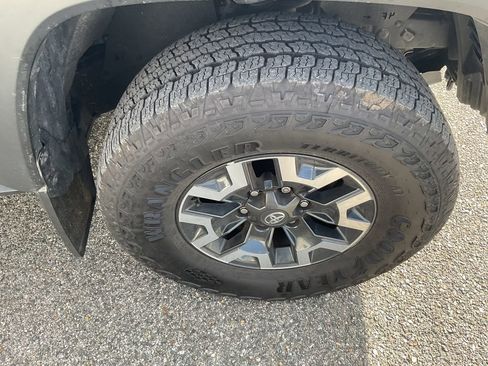 Certified 2023 Toyota Tacoma TRD Off-Road image 11