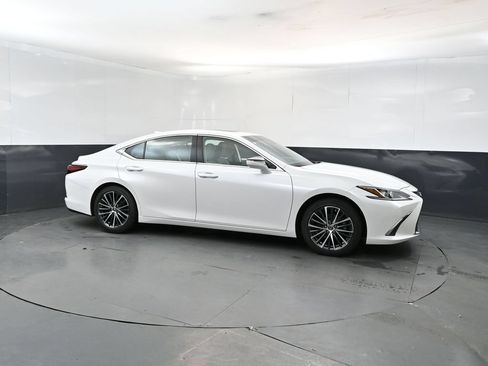 Used 2024 Lexus ES 350 w/ Premium Package FWD image 7