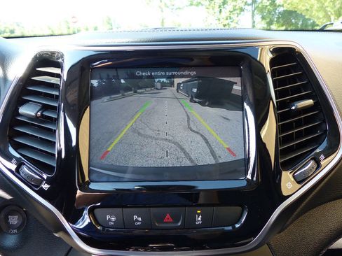 Used 2021 Jeep Cherokee Limited AWD/4WD image 34