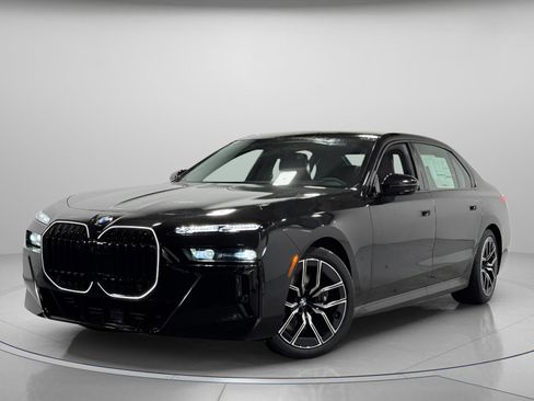 New 2026 BMW 760i xDrive w/ Executive Package image 2