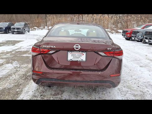 Used 2022 Nissan Sentra SV w/ SV Premium Package image 7