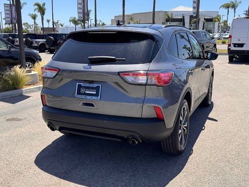 Used 2022 Ford Escape SE FWD image 12