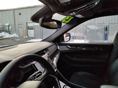 Used 2023 Jeep Grand Cherokee L Laredo image 25