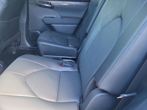 Used 2026 Toyota Highlander Platinum AWD/4WD image 12