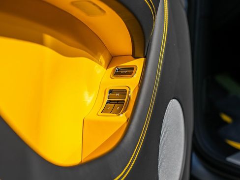 Used 2025 Bentley Bentayga S Black Edition image 14