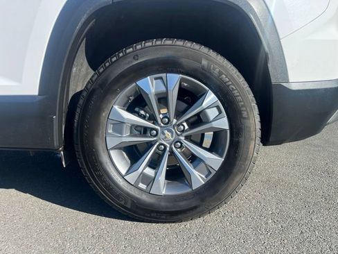 Used 2025 Chevrolet Equinox LT AWD/4WD image 9