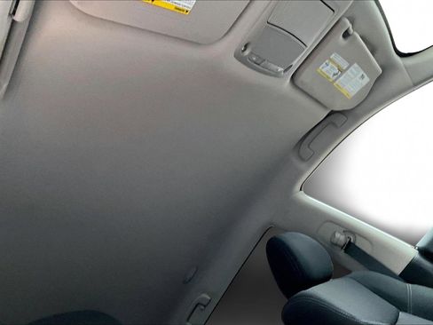 Used 2020 Nissan Pathfinder SV image 23