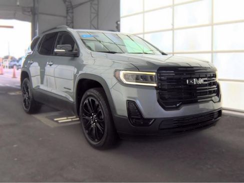 Used 2023 GMC Acadia SLE w/ Driver Convenience Package FWD image 4