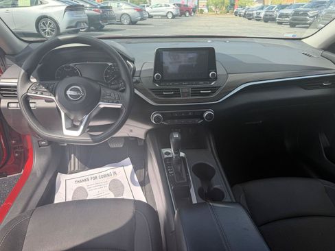 Used 2025 Nissan Altima 2.5 SV FWD image 16