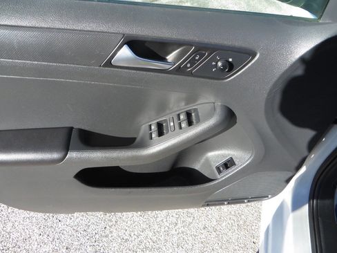 Used 2016 Volkswagen Jetta S image 54