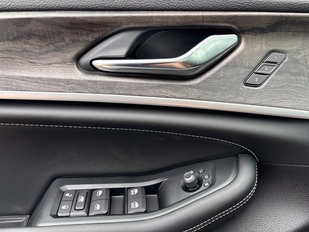 New 2026 Jeep Grand Cherokee Limited AWD/4WD image 21