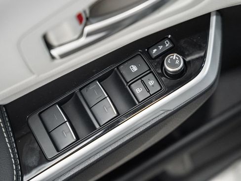 New 2026 Toyota Sienna Platinum image 44