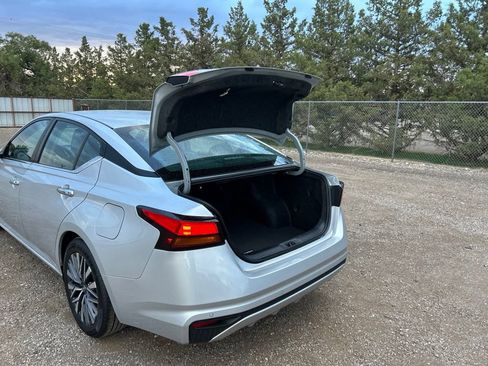 Used 2024 Nissan Altima 2.5 SV FWD image 36