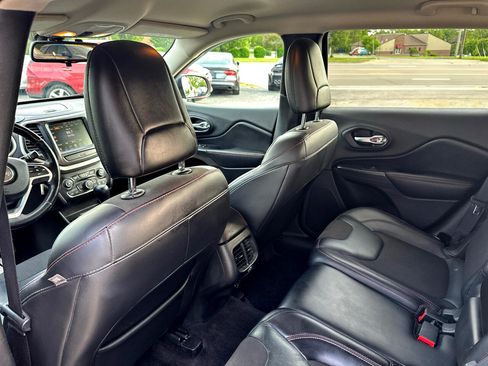 Used 2016 Jeep Cherokee Trailhawk w/ Cold Weather Group image 26