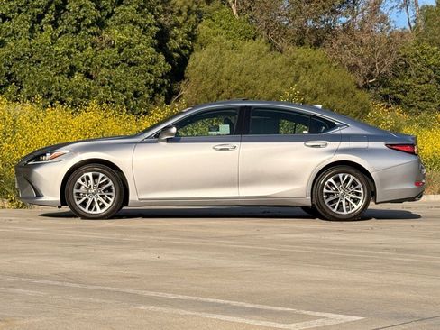 Certified 2025 Lexus ES 350 w/ Accessory Package (Z2) image 8