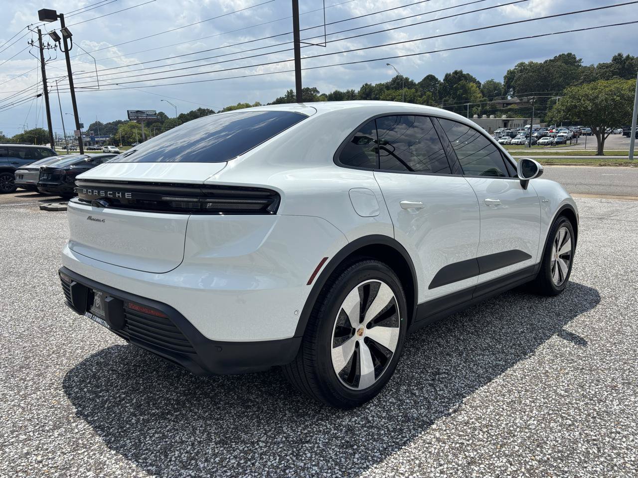 Used 2024 Porsche Macan 4 Electric AWD/4WD image 6
