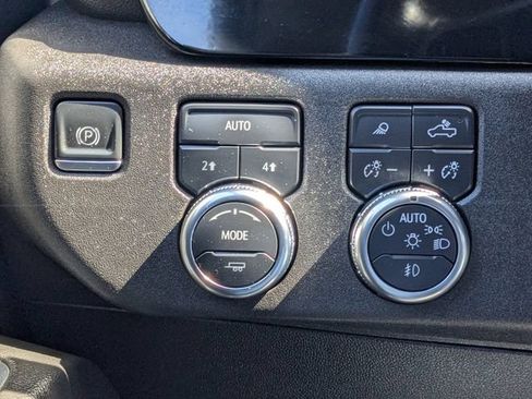 Used 2025 GMC Sierra 1500 SLT AWD/4WD image 21