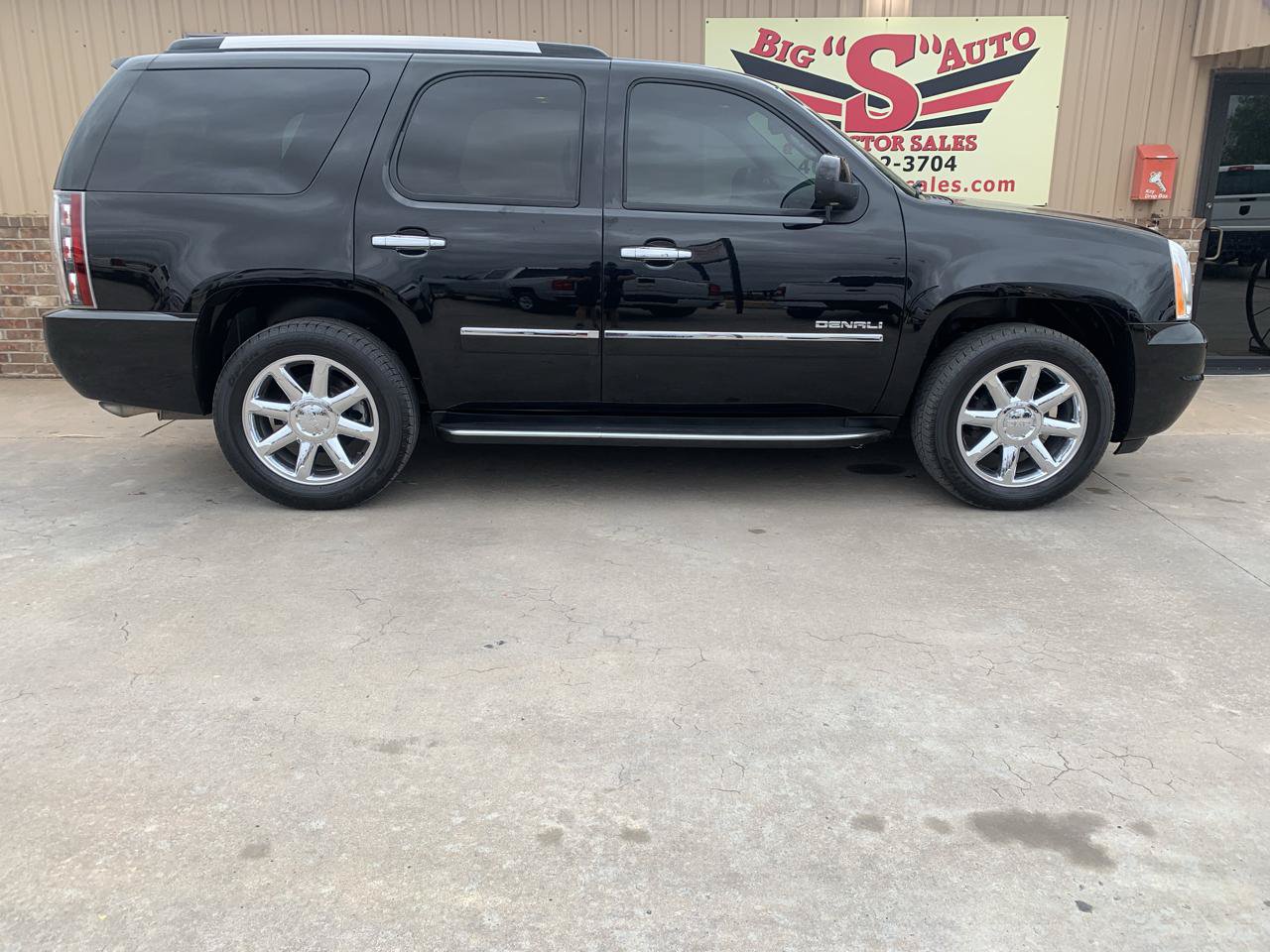 Used 2013 GMC Yukon Denali AWD/4WD image 6