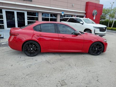 Used 2019 Alfa Romeo Giulia w/ Nero Edizione RWD image 8
