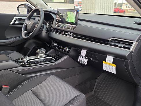 New 2026 Mitsubishi Outlander ES FWD image 31