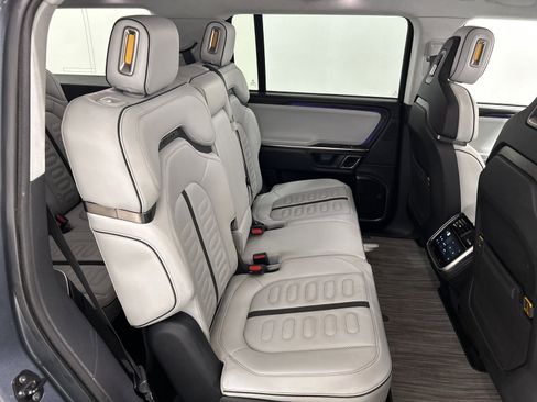 Used 2023 Rivian R1S Launch Edition image 23