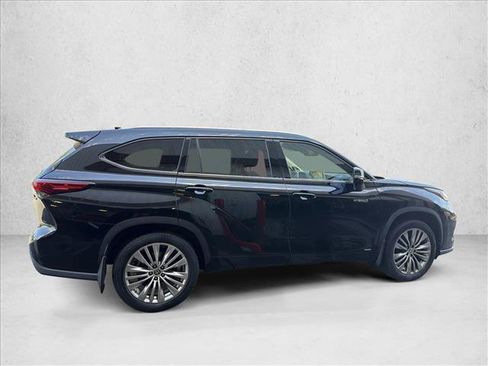 Used 2021 Toyota Highlander Platinum AWD/4WD image 4