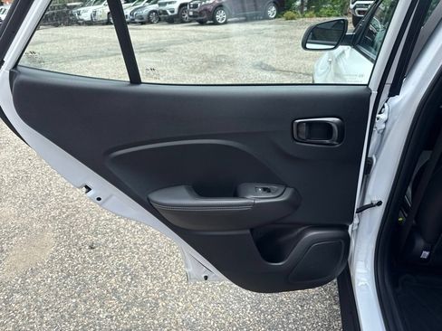 Certified 2024 Hyundai Venue Limited FWD image 18