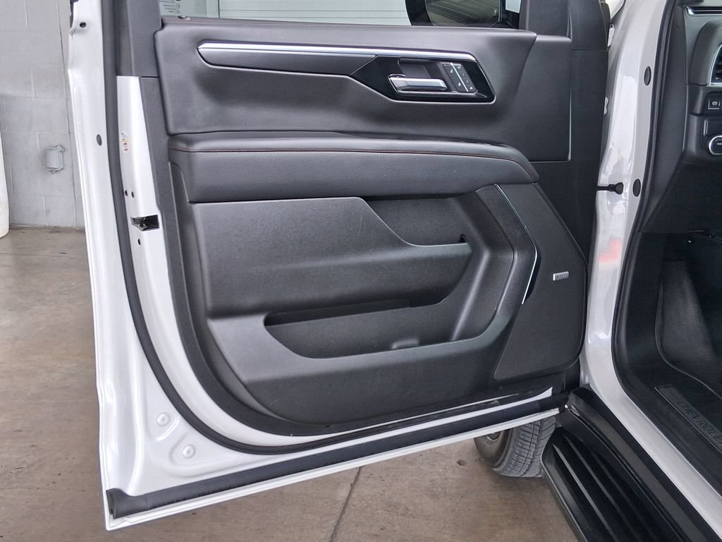 Used 2025 Chevrolet Tahoe RST w/ Comfort Package RWD image 18