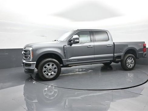 Used 2023 Ford F350 Lariat w/ Tow Technology Package image 4