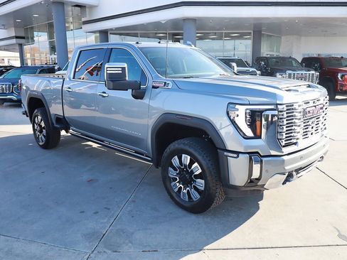 Used 2025 GMC Sierra 3500 Denali w/ Denali Reserve Package image 8