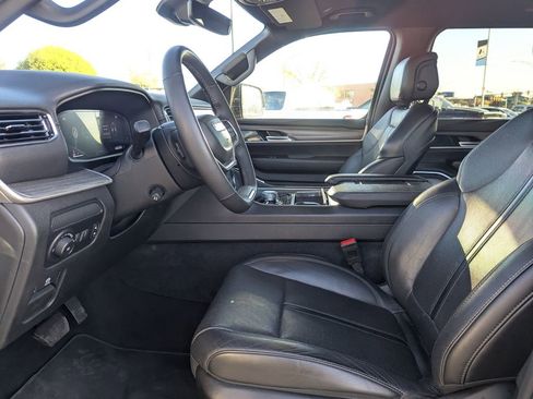 Used 2024 Jeep Wagoneer Series II w/ Flexible Seating Group image 14