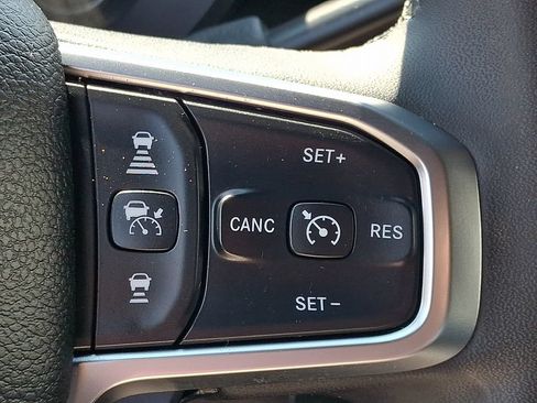 Used 2025 RAM 2500 Big Horn AWD/4WD image 25