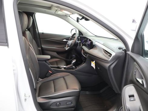 Used 2025 Buick Encore GX Avenir w/ Avenir Technology Package AWD/4WD image 9