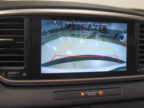 Used 2021 Kia Sportage LX image 19