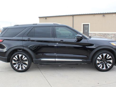 Used 2025 Ford Explorer Platinum w/ LUX Leather Package image 22