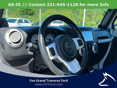 Used 2014 Jeep Wrangler Unlimited Sahara w/ Dual Top Group AWD/4WD image 15
