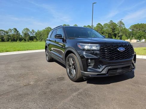 Used 2025 Ford Explorer ST-Line w/ ST-Line Street Pack AWD/4WD image 13