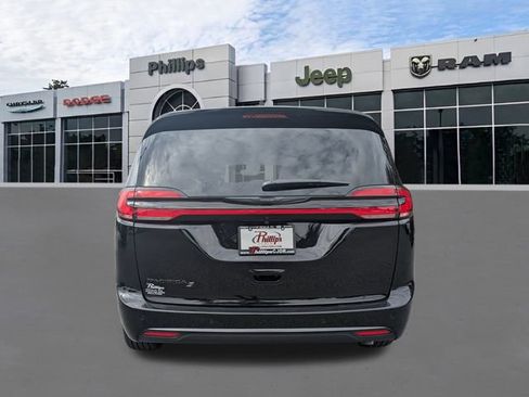 New 2026 Chrysler Pacifica Select FWD image 6