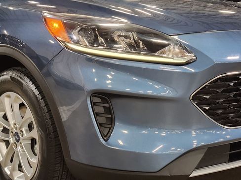 Used 2020 Ford Escape SE FWD image 12