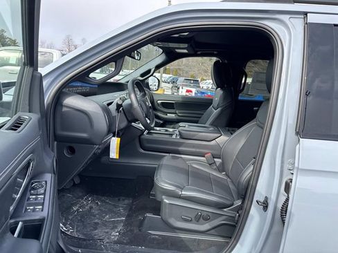 New 2026 Ford Expedition Platinum image 11