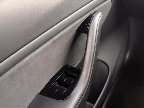 Used 2018 Tesla Model 3 Long Range image 17