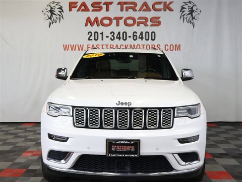 Used 2019 Jeep Grand Cherokee Summit image 2