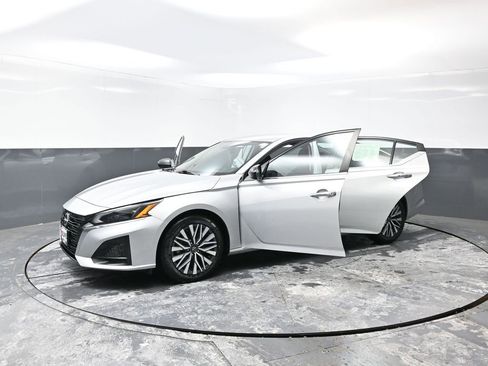 Used 2024 Nissan Altima 2.5 SV image 56