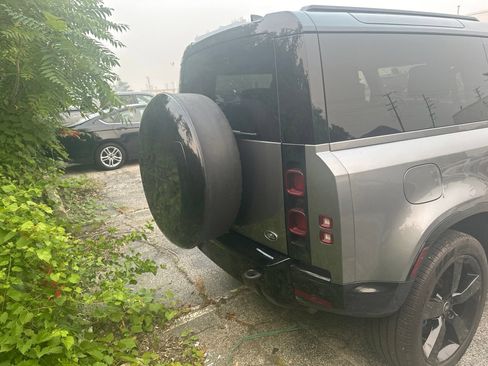Used 2023 Land Rover Defender 90 X-Dynamic SE AWD/4WD image 6