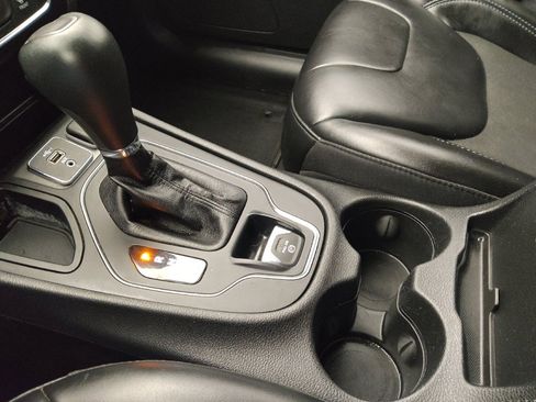 Used 2020 Jeep Cherokee Latitude Plus image 26