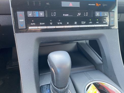 Used 2022 Toyota Avalon Limited w/ Advanced Safety Package FWD image 22